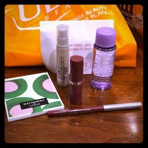 Clinique Makeup - Clinique Make Up Bundle Clinique Makeup - Clinique Make Up Bundle